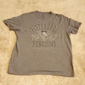 Banner | Retro Penguins Heather Gray Graphic T